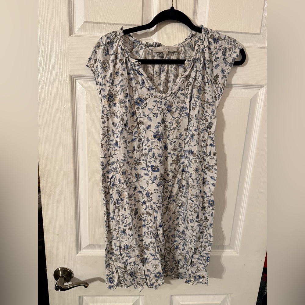 Ladies LOFT Blue Floral Ruffle V-Neck Blouse (inv# 177) - Picture 11 of 11